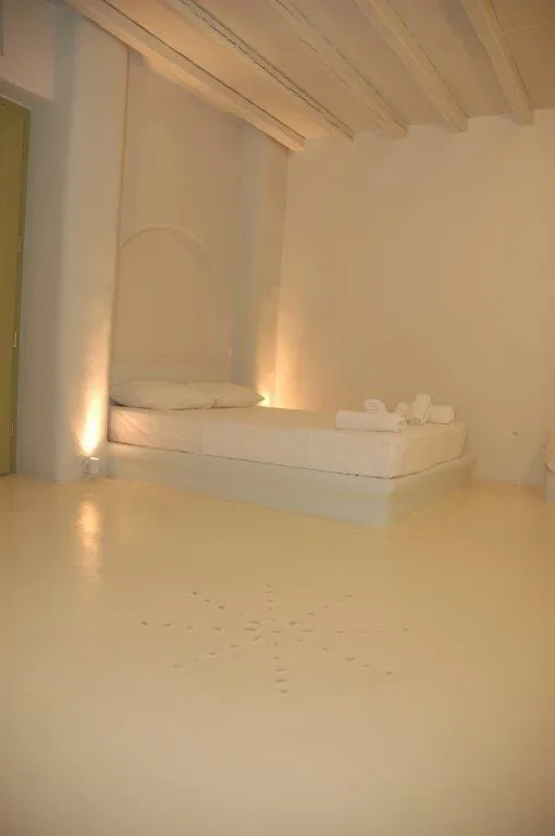 Junior suite near the pool qdpl