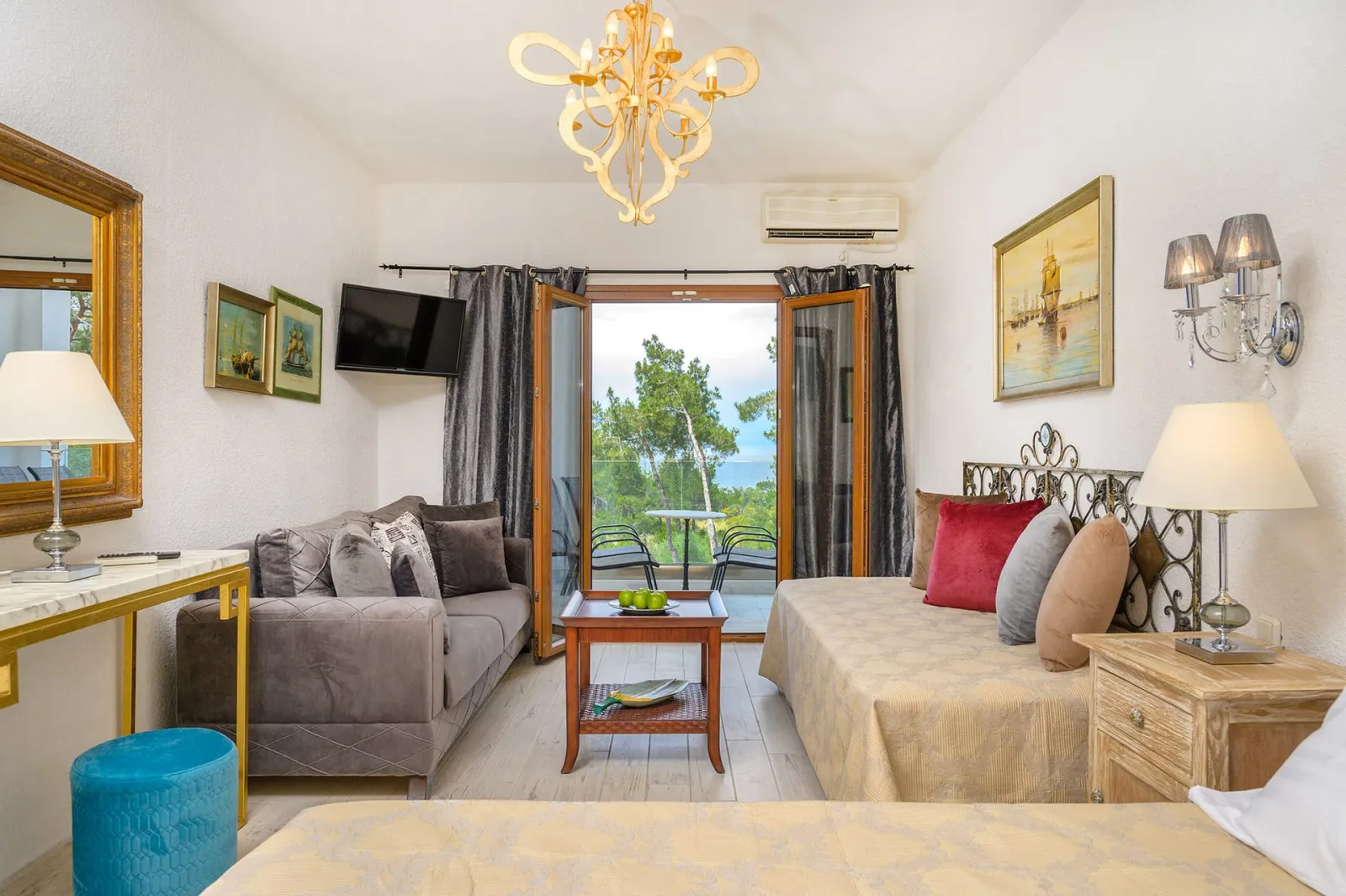 Family Room with Sea View