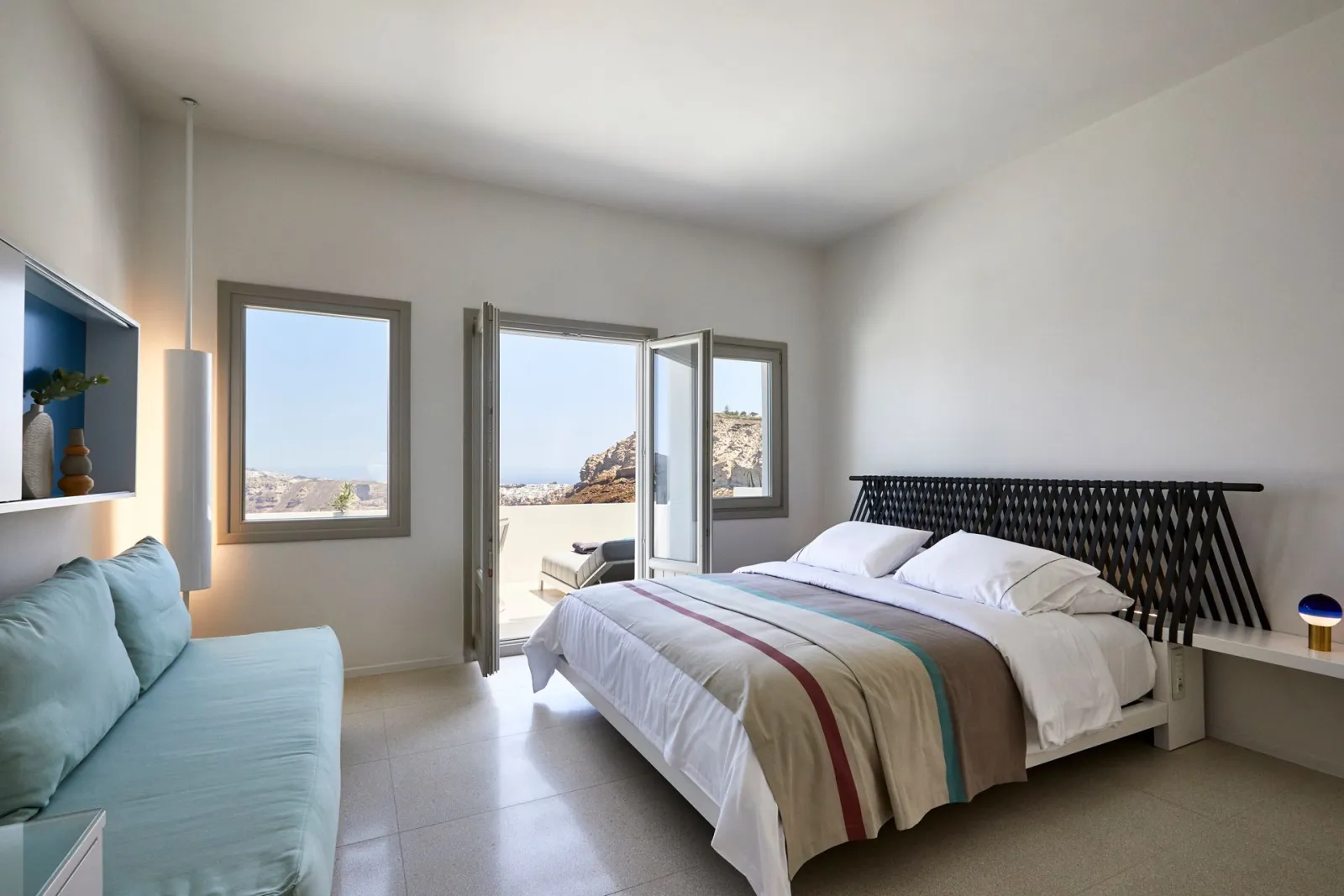 Rubi Suite with Heated Plunge Pool and Caldera View