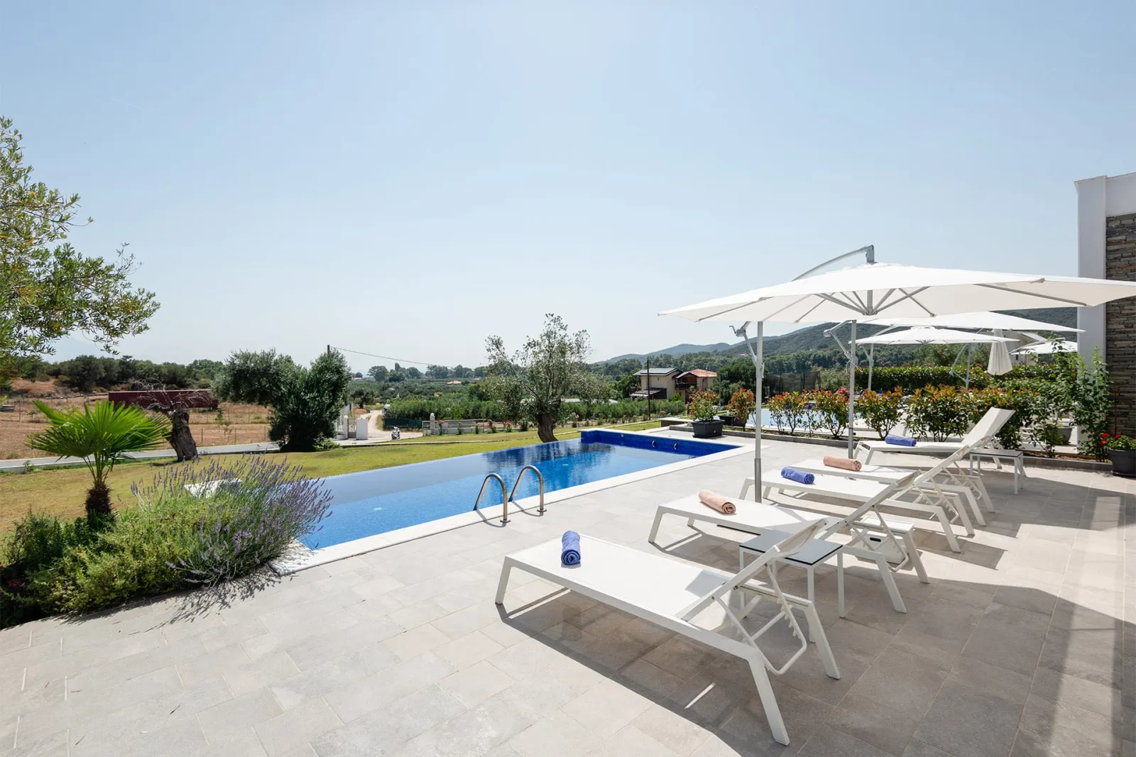 Afisia Magnum Villa
