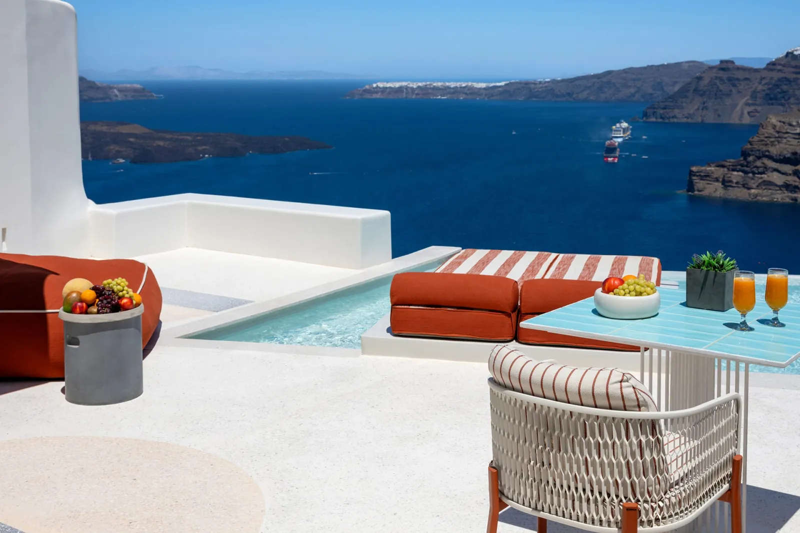 Sugarmoon Suite with Private Veranda | Heated Plunge Pool and Caldera View