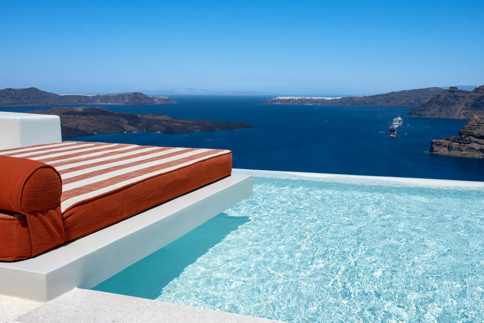 Sugarmoon Suite with Private Veranda | Heated Plunge Pool and Caldera View