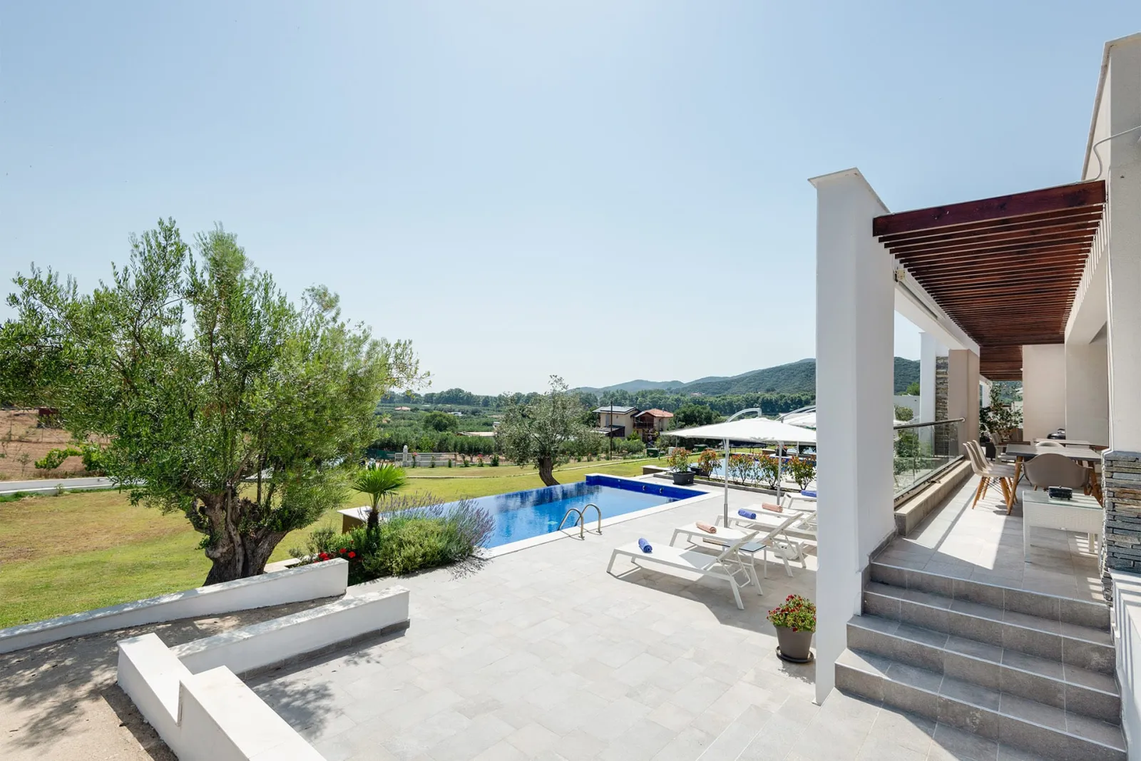Afisia Parvus Villa