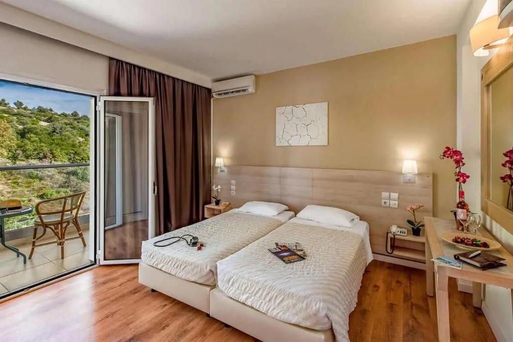 Classic Double or Twin Room Land View