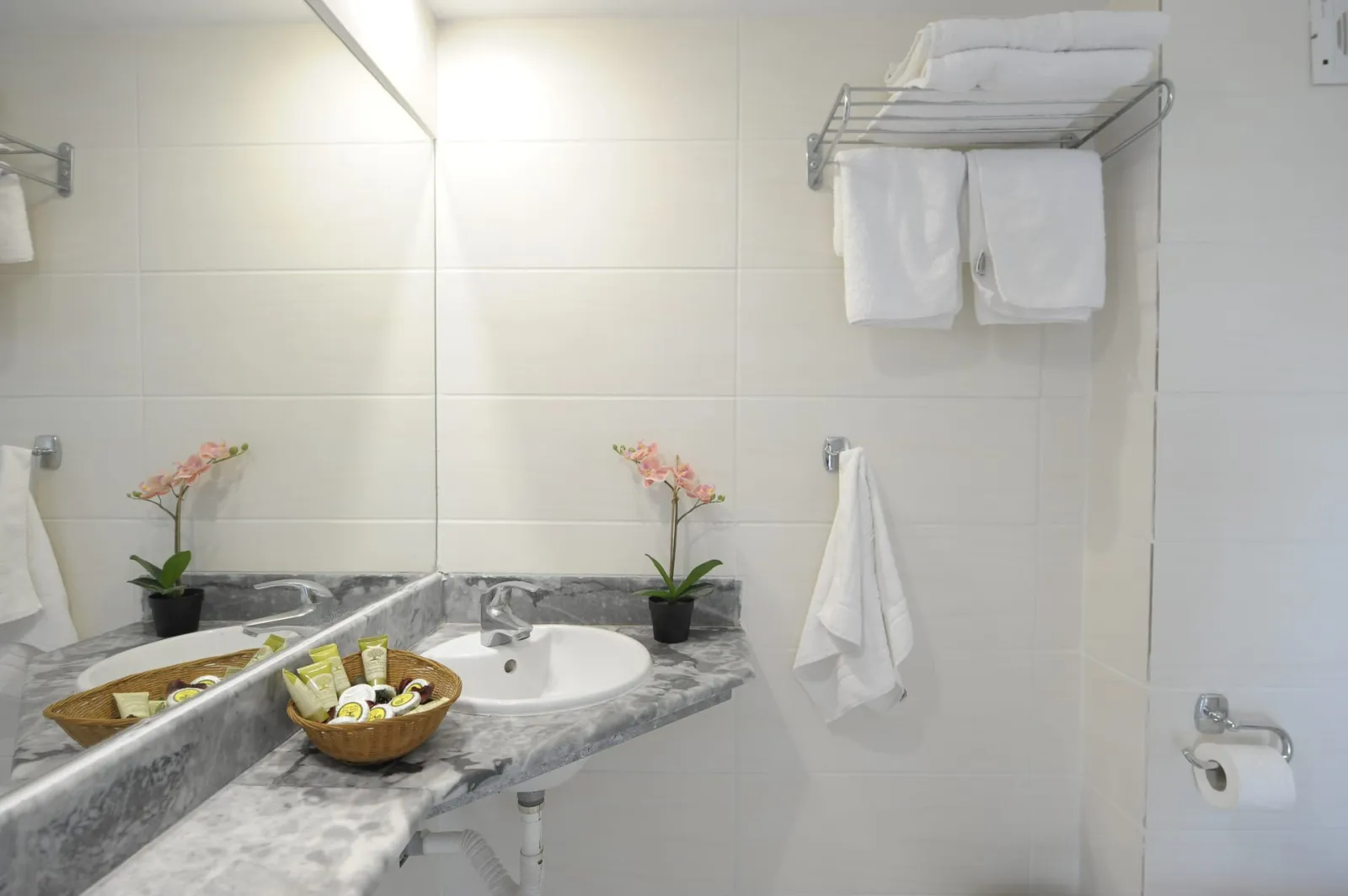 Classic Double or Twin Room Side Sea View