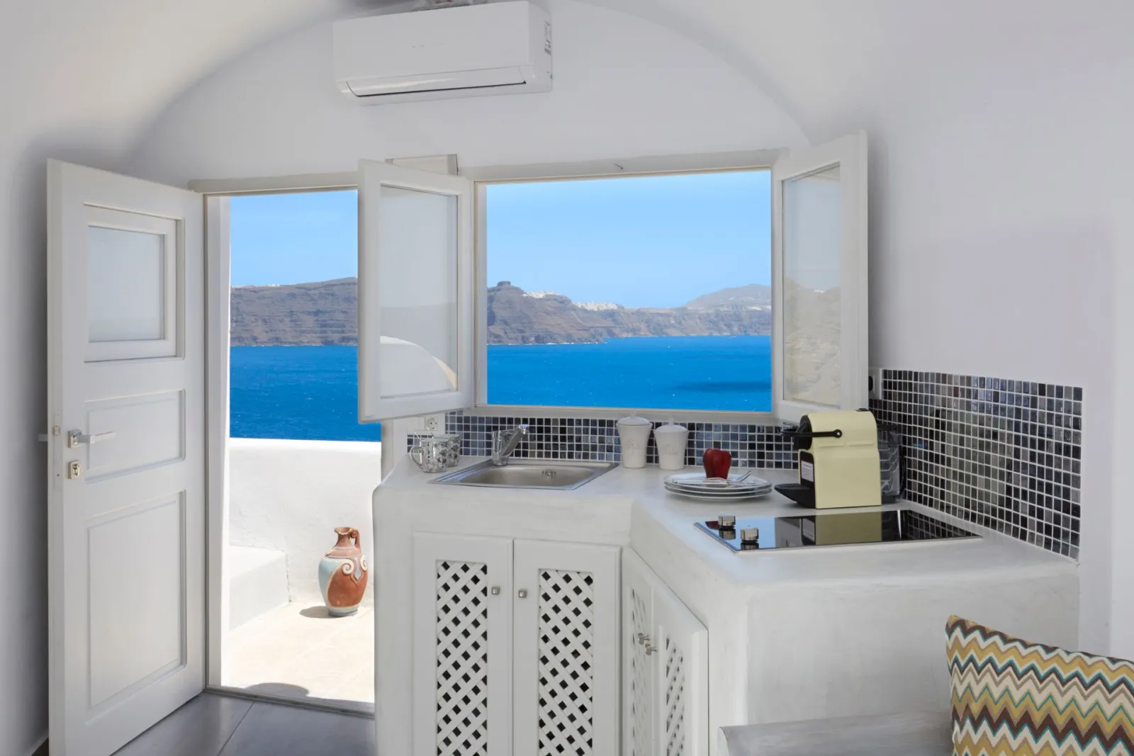 Amaya Sentiment Villa | Caldera View-Outdoor Hot Tub