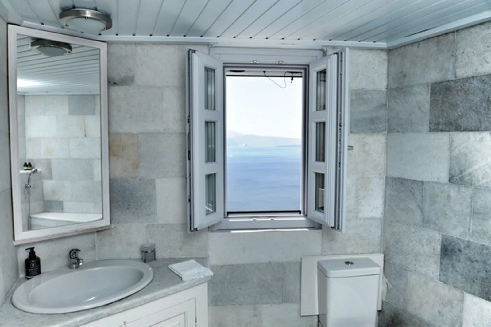 Amaya Graceful Villa | Caldera View-Outdoor Hot Tub