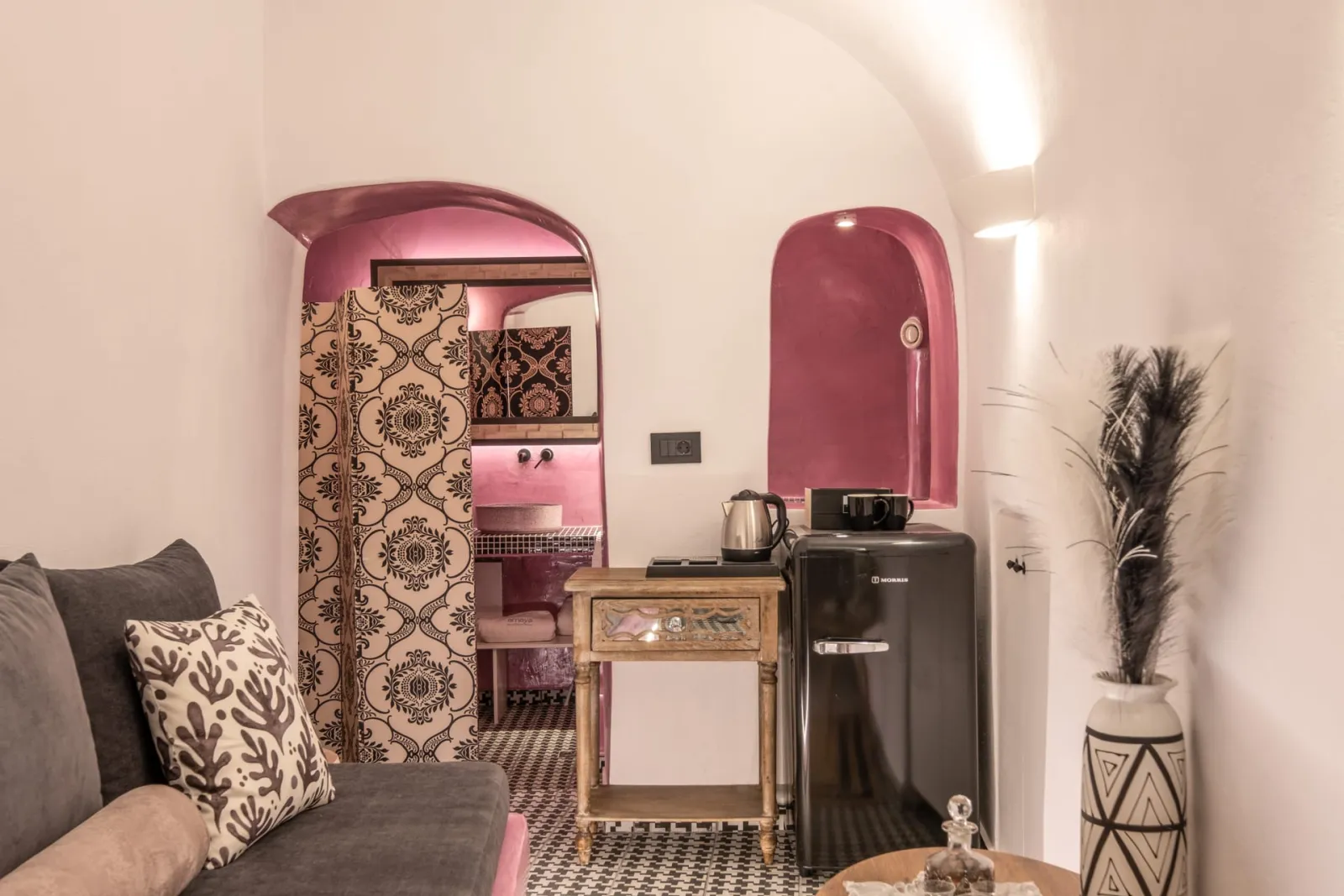 Amaya Glamour Villa with Caldera View & Indoor Hot Tub
