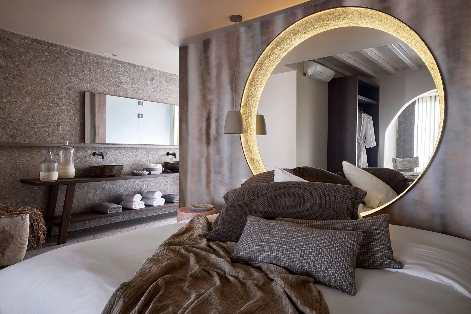 Elegant Suite with Heated Sharing Pool (2 adults)