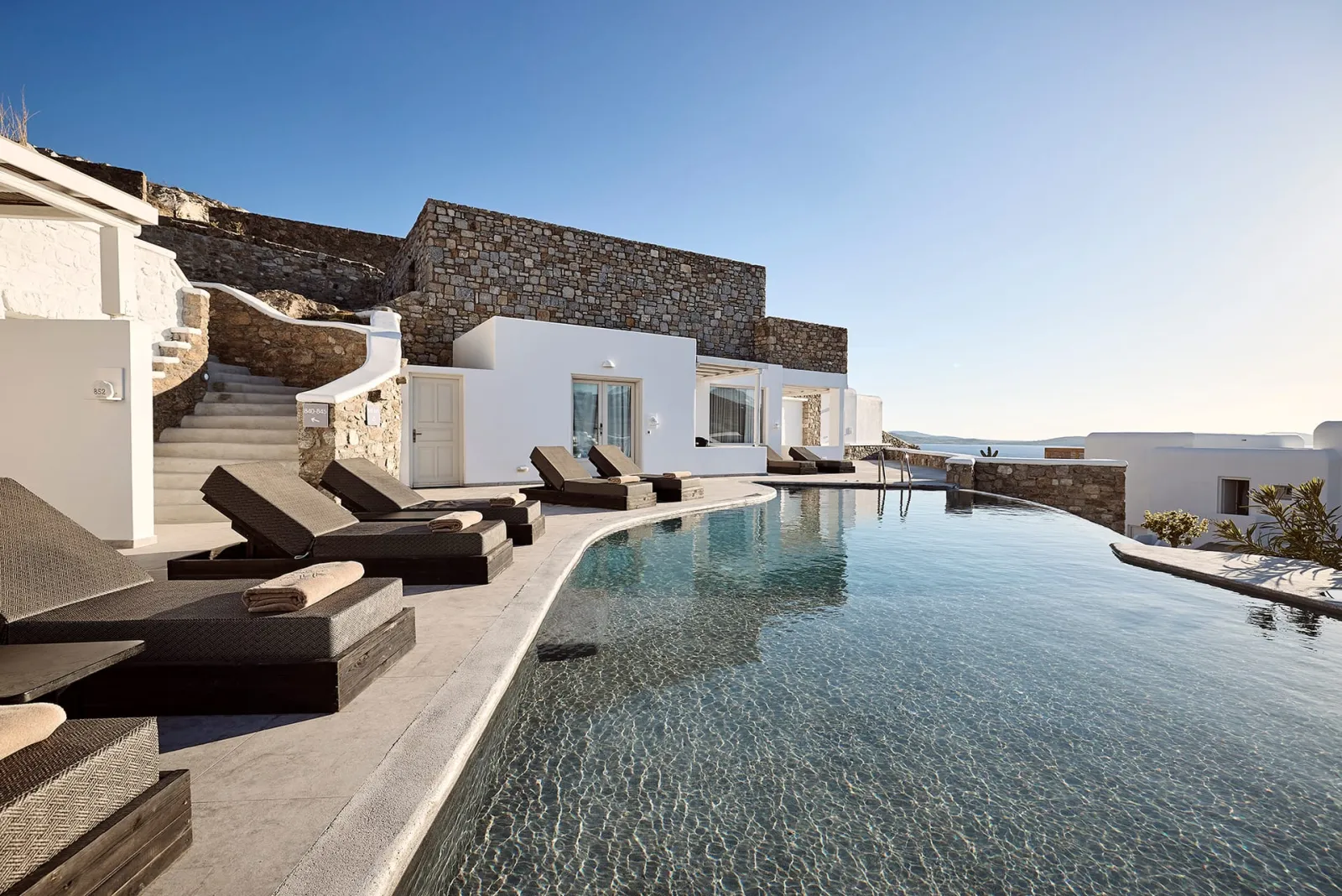 Elegant Suite with Heated Sharing Pool (4 adults)