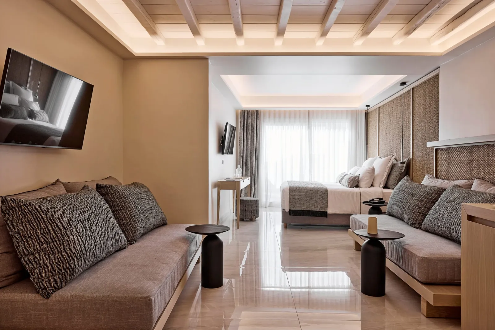 Elegant Suite with Heated Sharing Pool (4 adults)