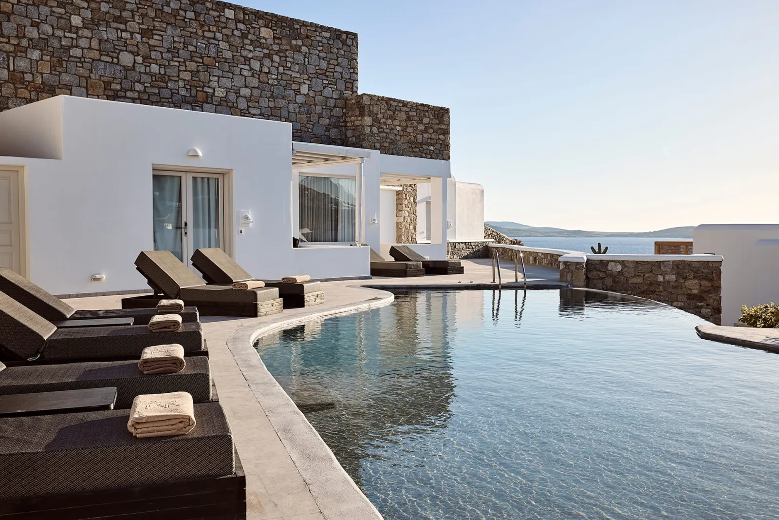 Elegant Suite with Heated Sharing Pool (4 adults)