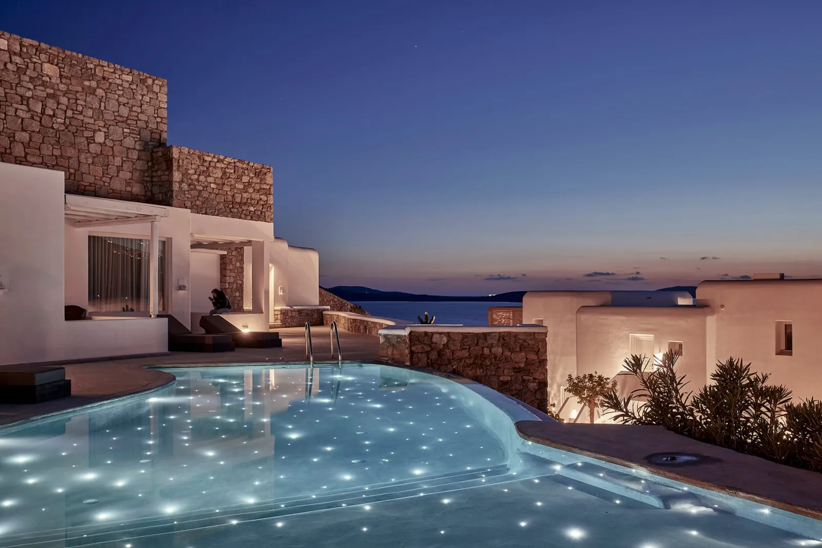 Elegant Suite with Heated Sharing Pool (4 adults)