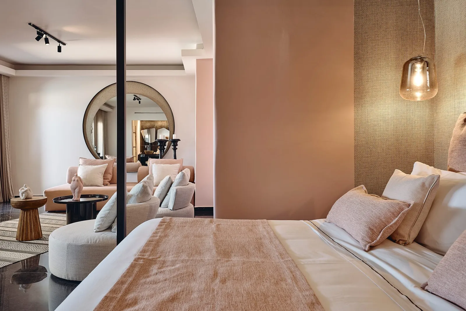 Honeymoon Suite with Private Pool & Outdoor Heated Whirlpool