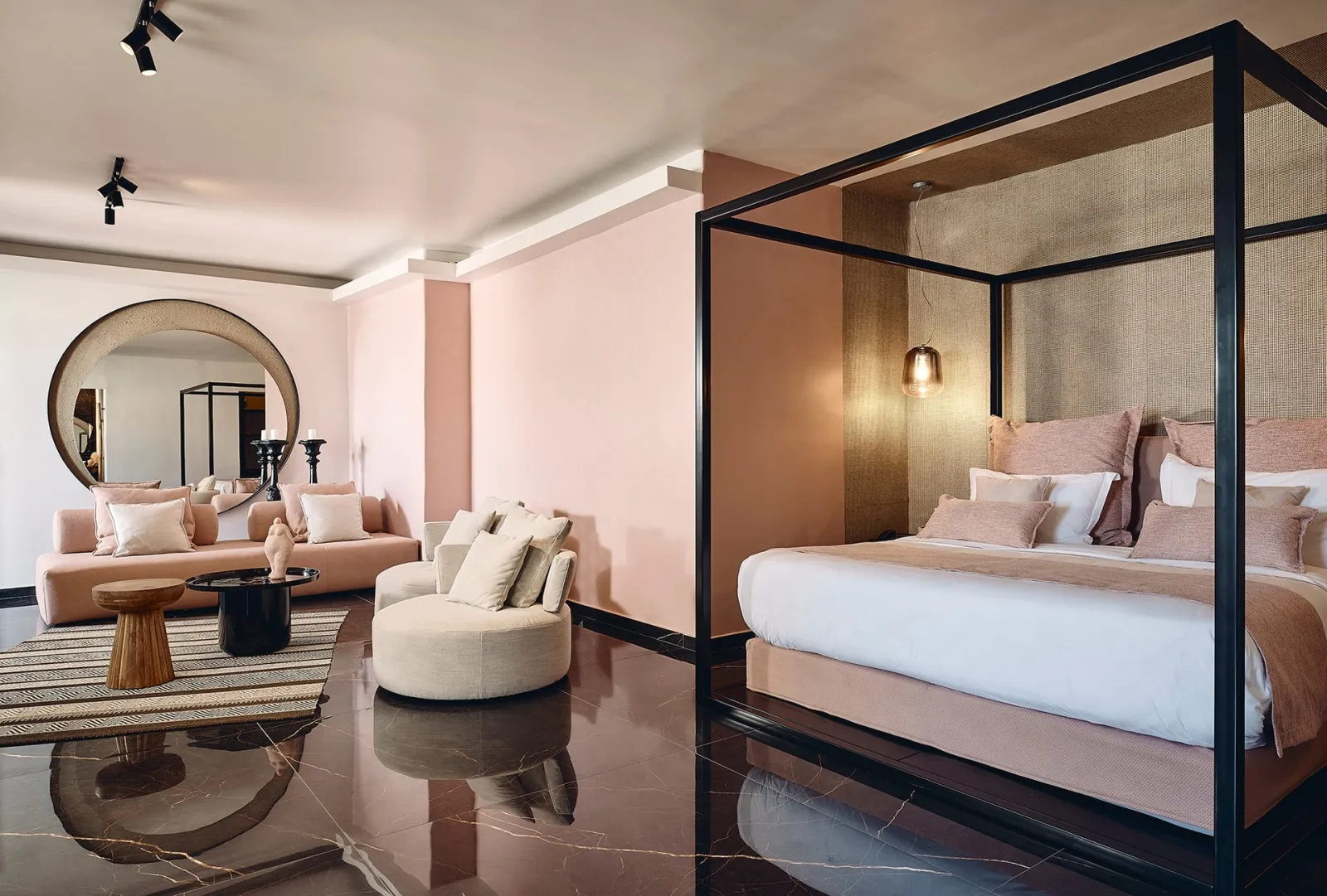 Honeymoon Suite with Private Pool & Outdoor Heated Whirlpool