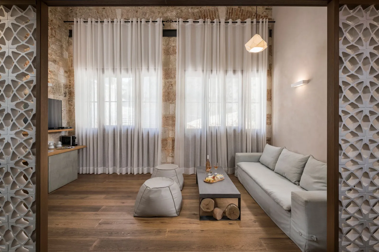 Duplex Suite with Spa Bath [Porcelain]
