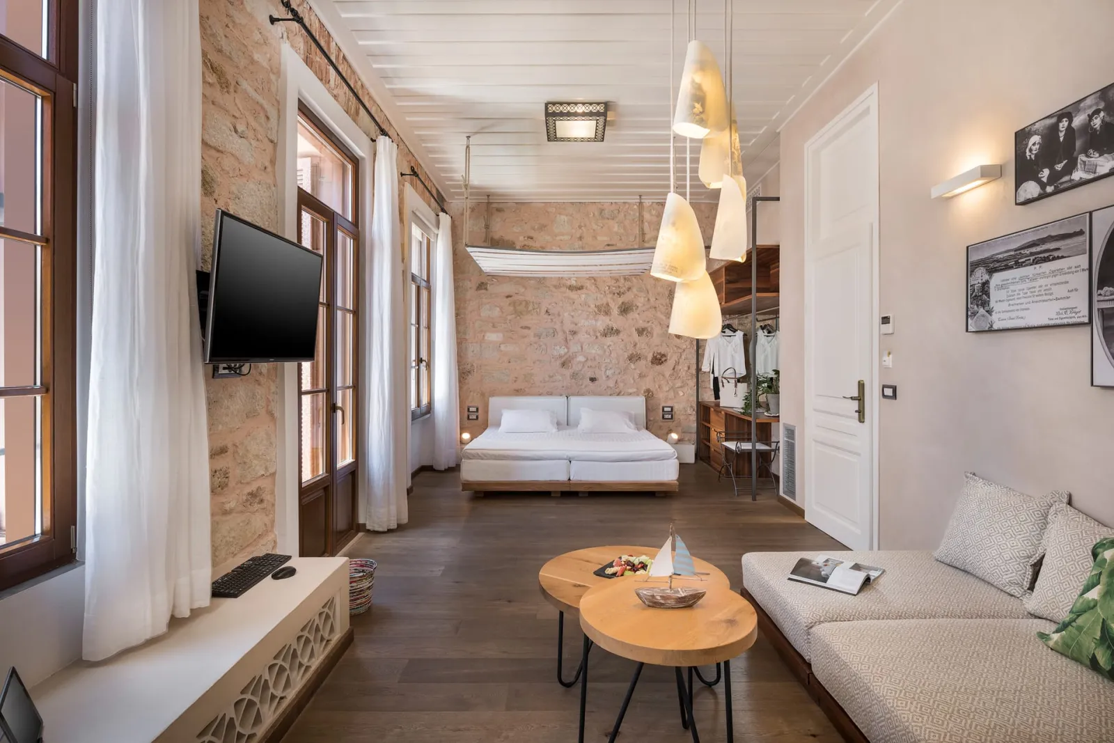 Deluxe Junior Suite with Balcony and Old Town View [Paper]