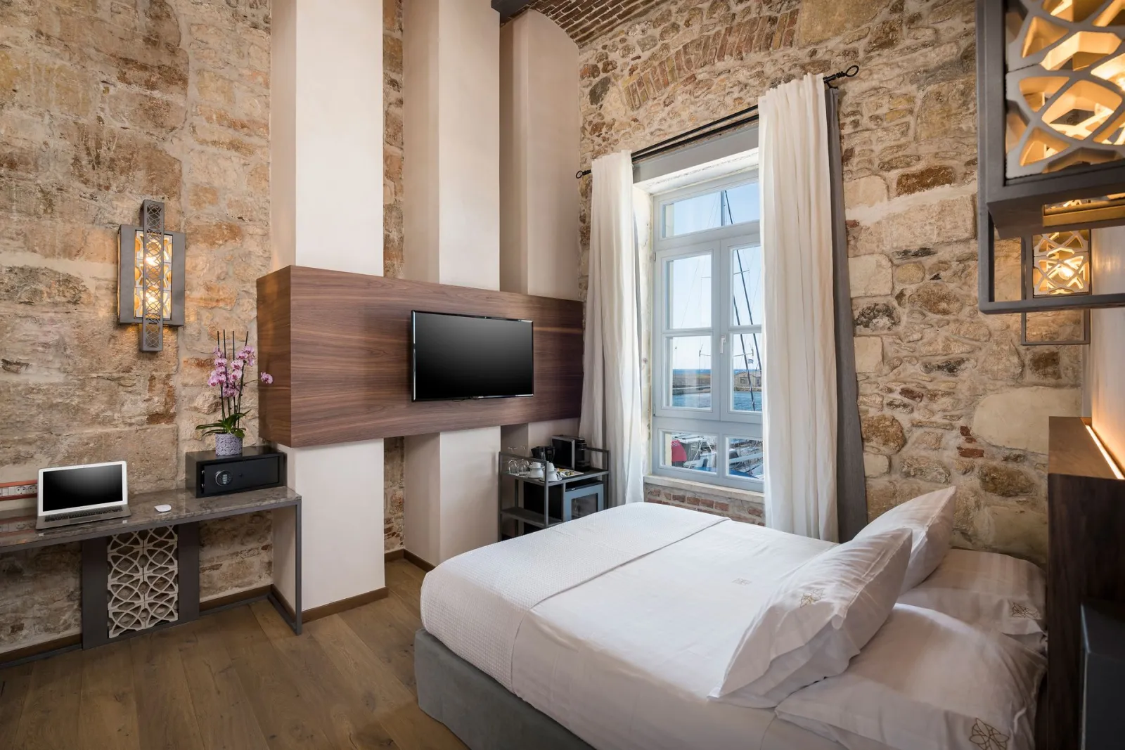 Classic Double Room with Sea View [Brick]