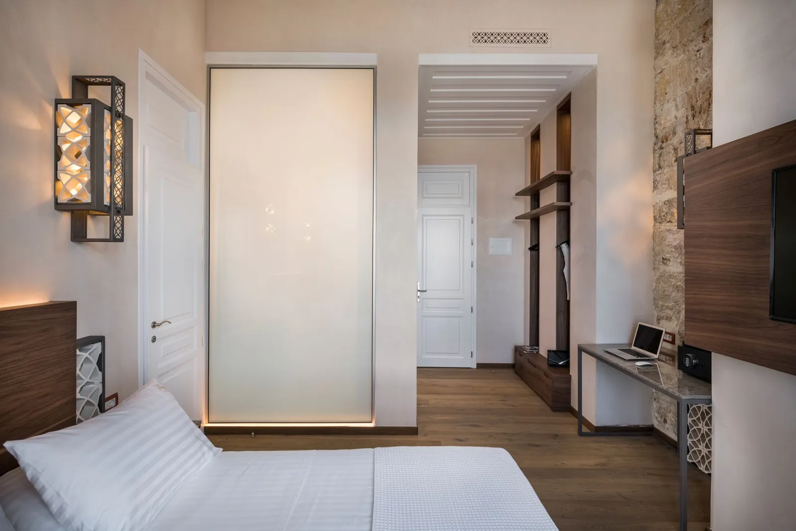 Classic Double Room with Sea View [Brick]