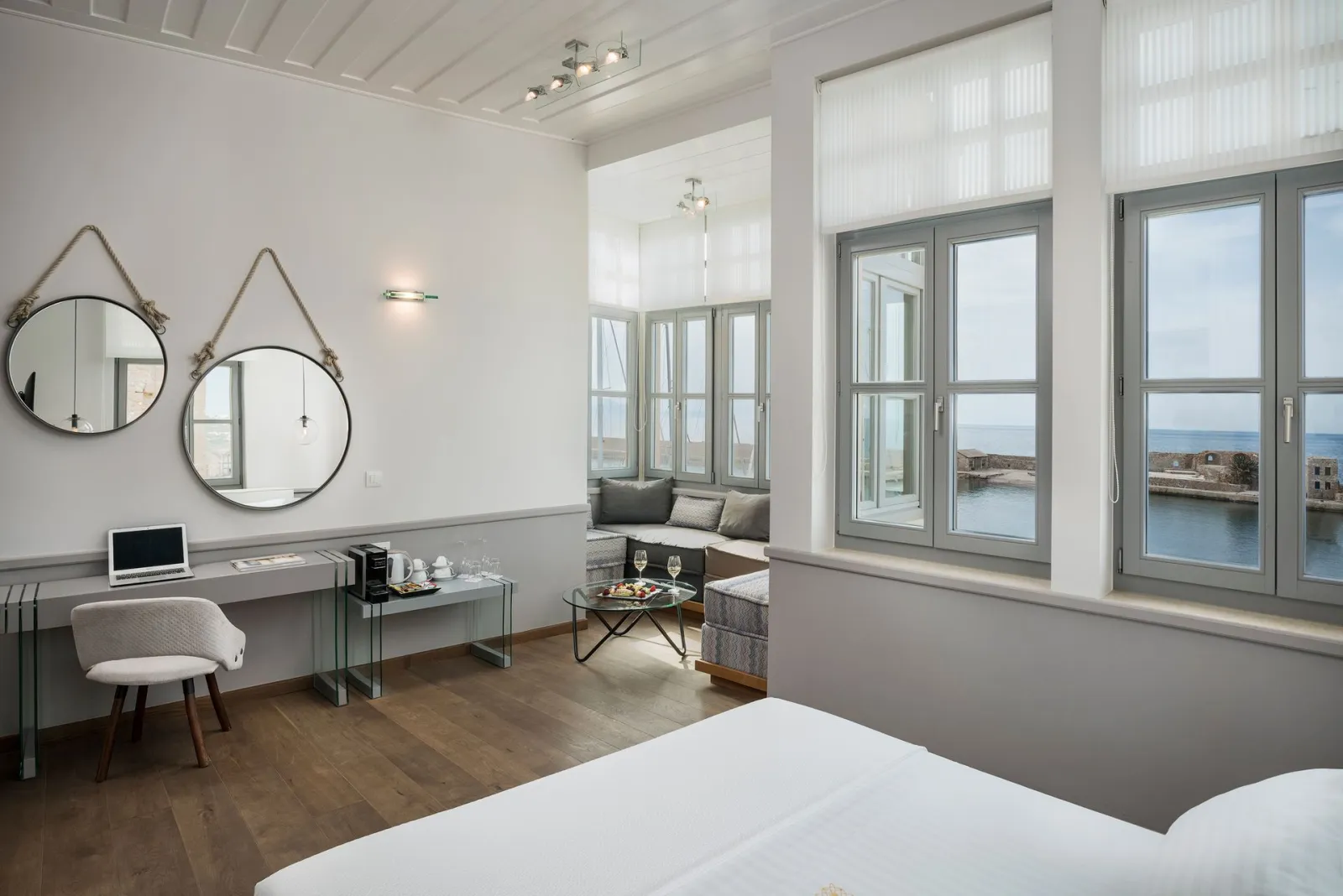 Deluxe Junior Suite with Front Sea View [Glass]