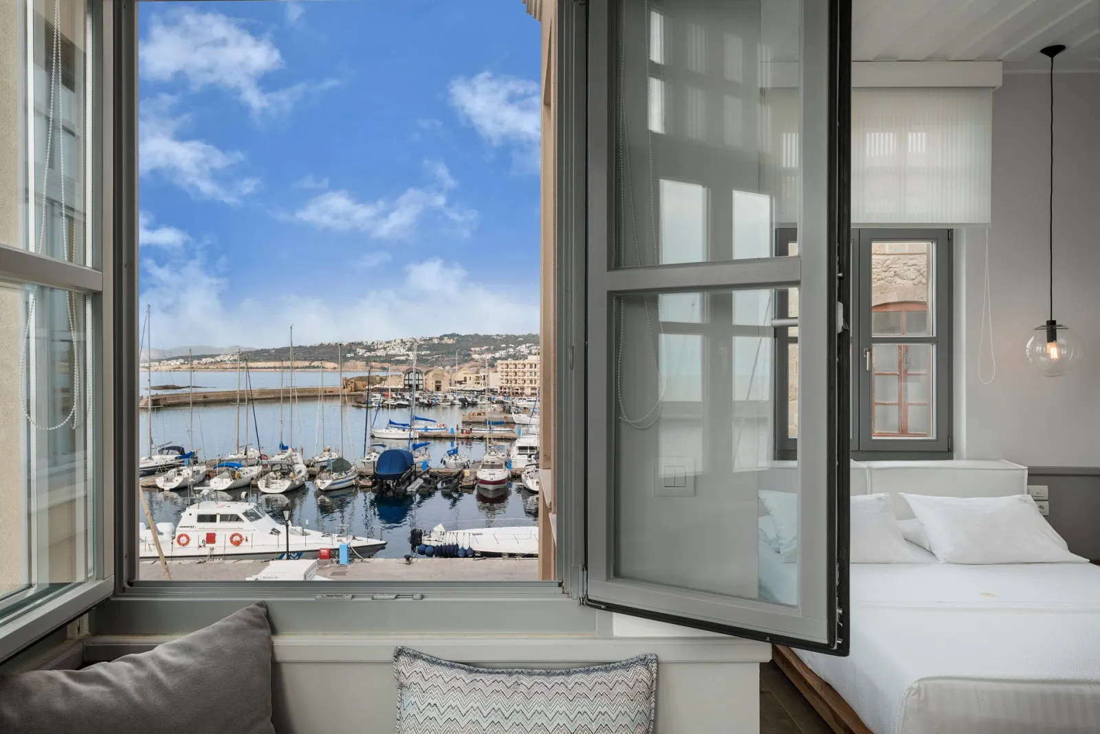 Deluxe Junior Suite with Front Sea View [Glass]