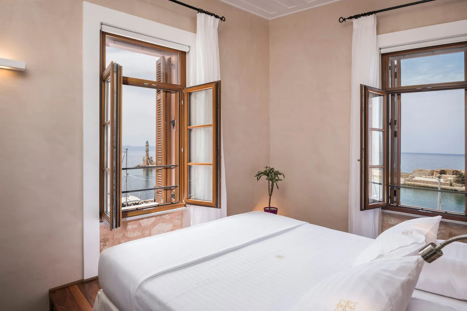Honeymoon Sea View Suite with Spa Bath &amp; Private Roof Garden [Ceramic]