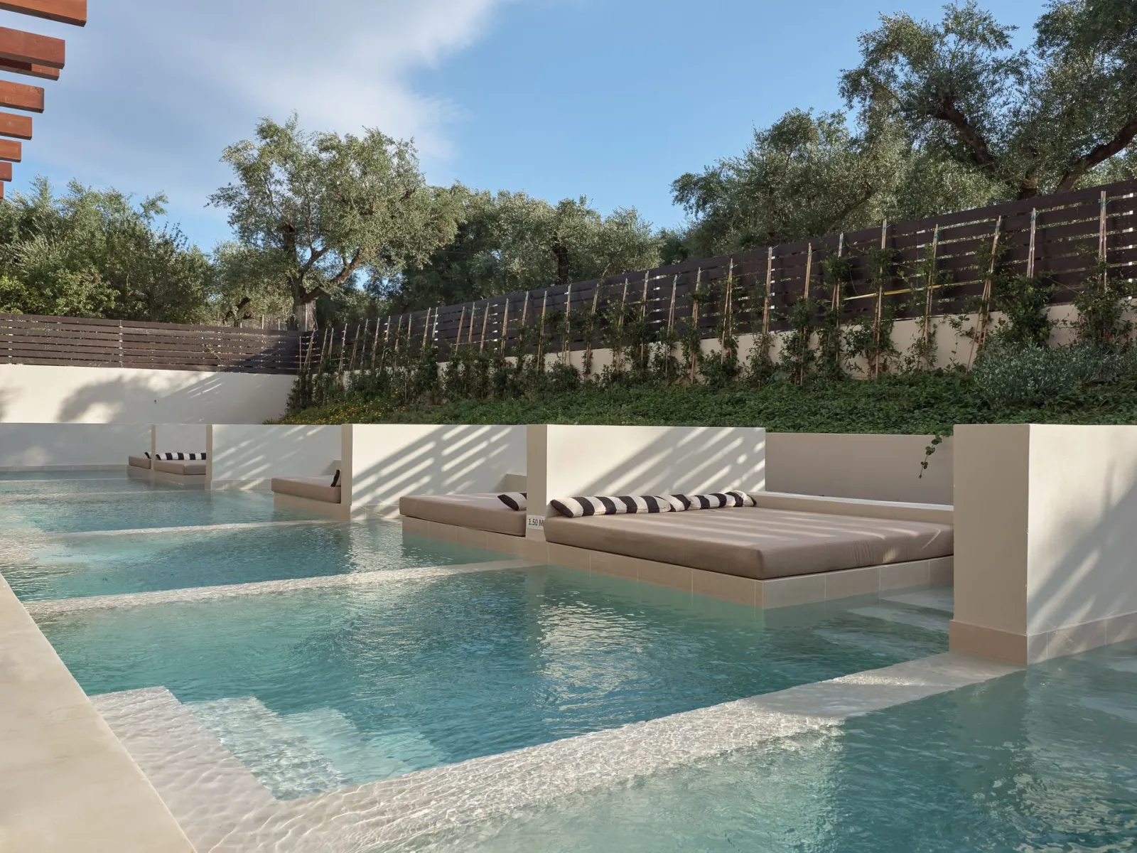 Superior Swim Up Room