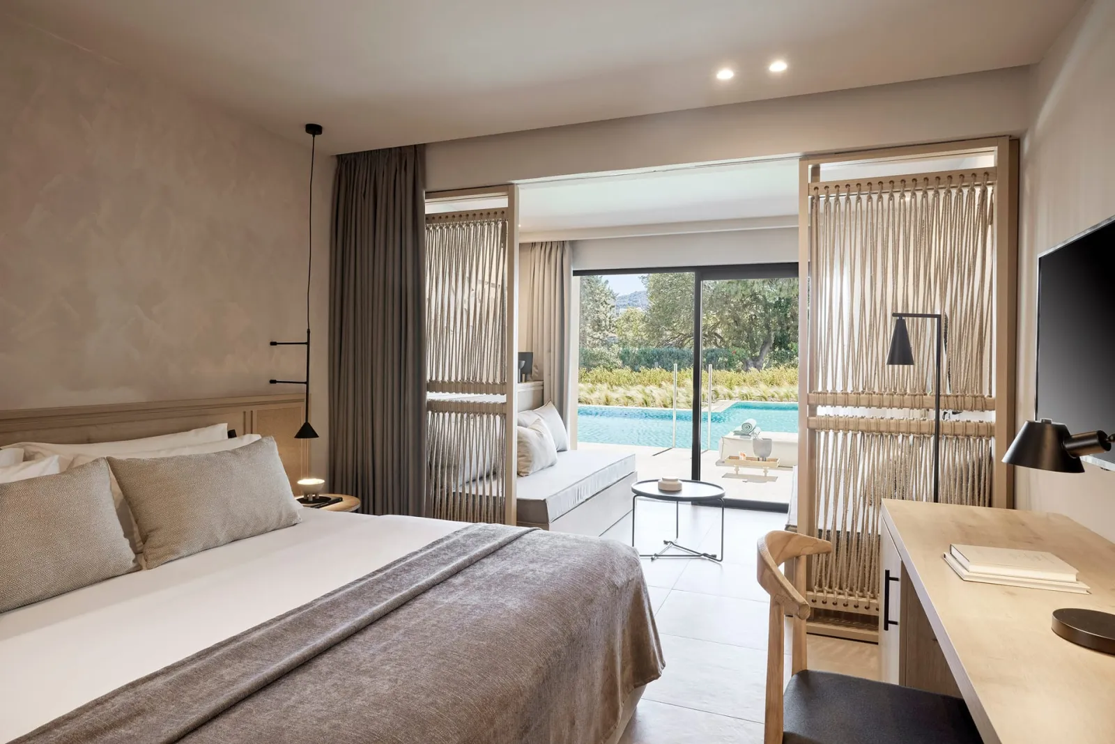 Junior Suite with Pool View & Swim Up Pool