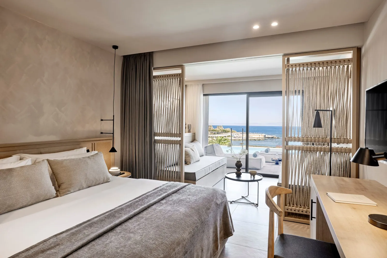 Junior suite with Sea View & Swim Up Pool