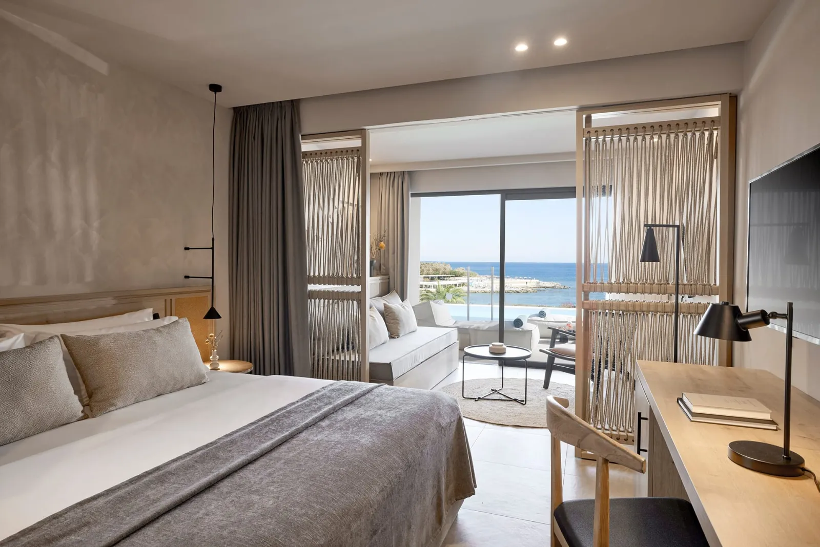 Helea Suite with Swim Up Pool