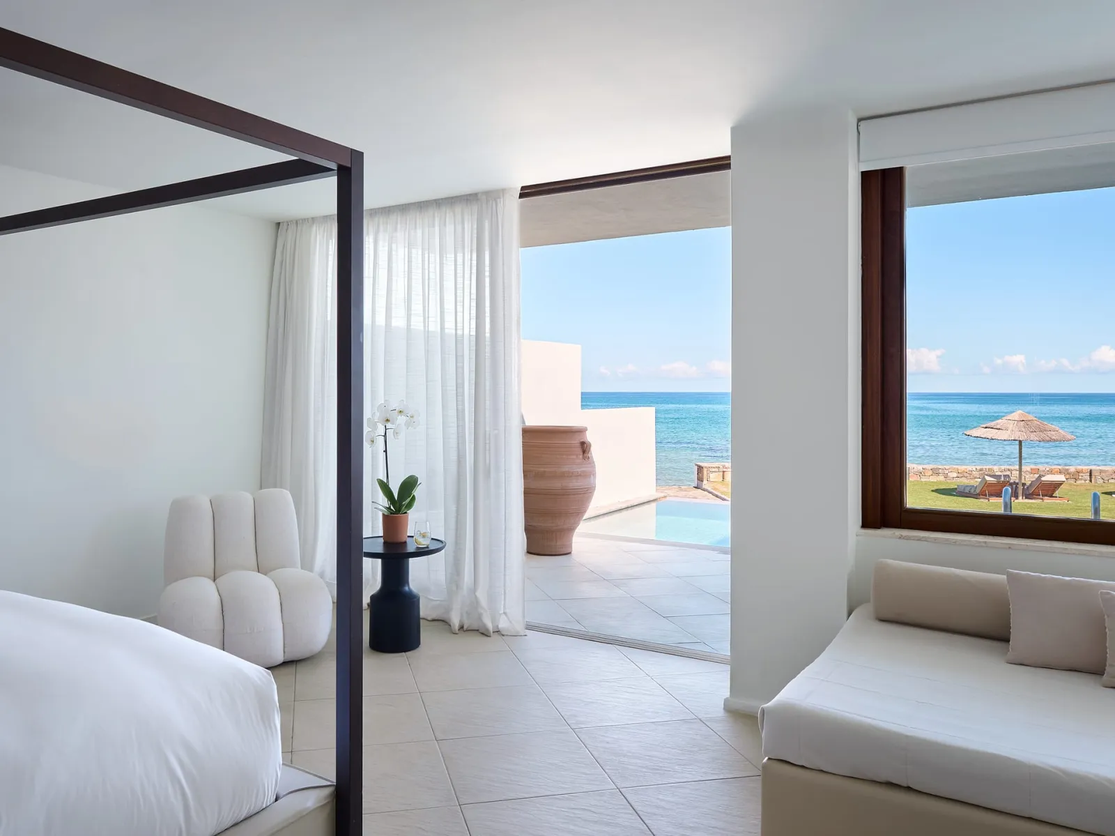 Junior Bungalow Suite waterfront private pool