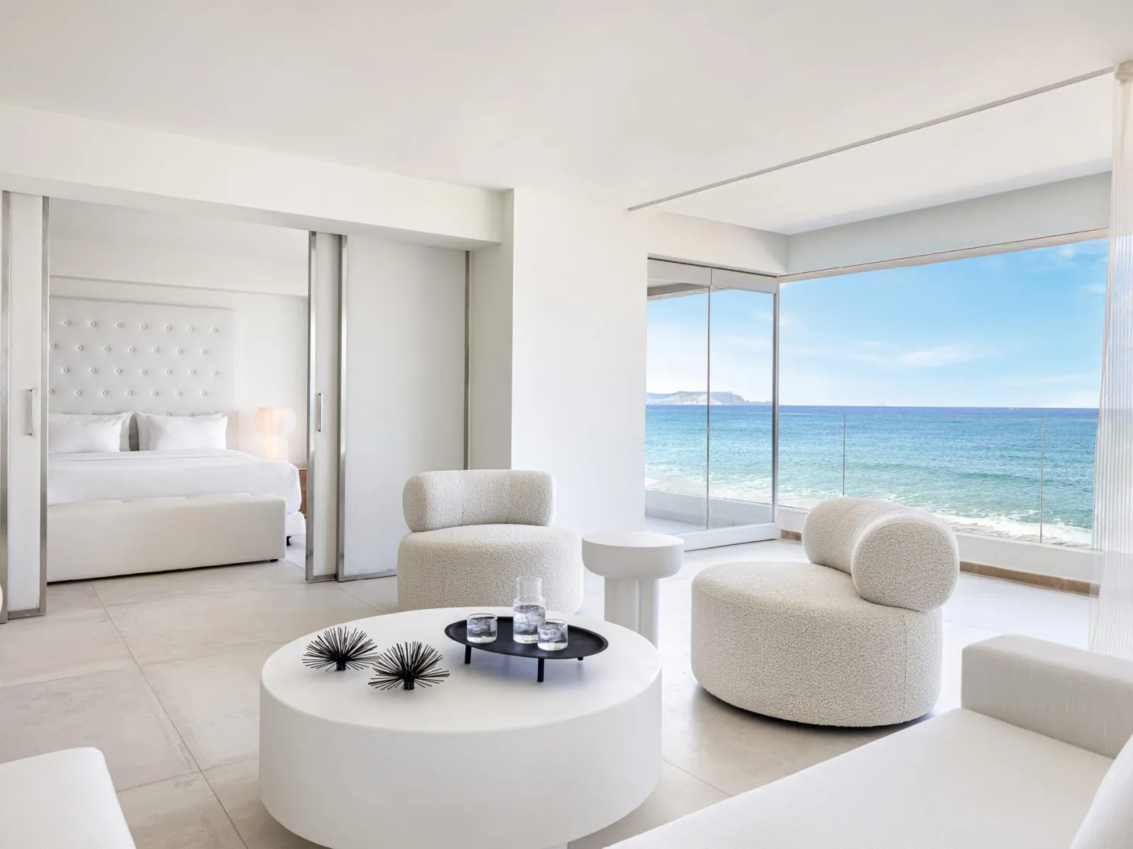 Amirandes White Suite