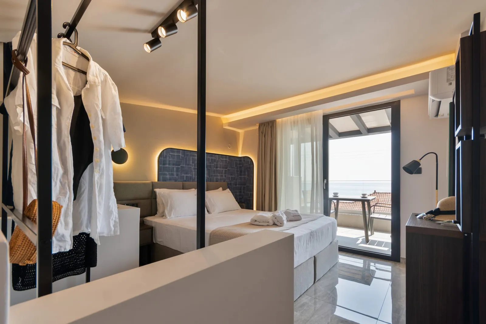 Deluxe Suite with Sea View