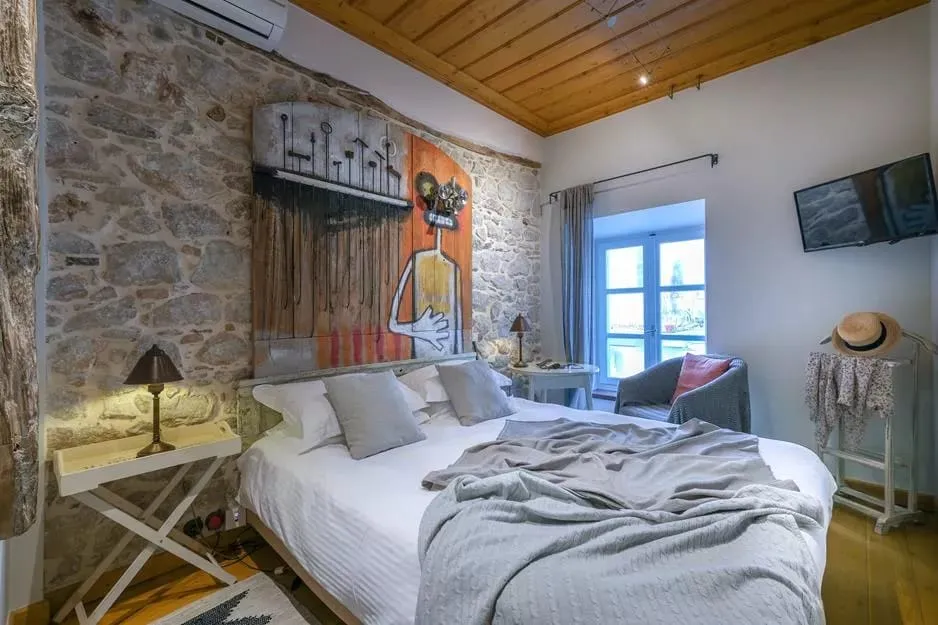Budget Double Room in Adiandi Building