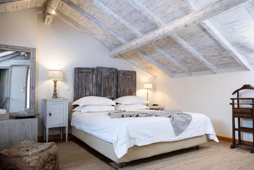 Attic Suite with Balcony in Adiandi Building ( 3rd floor )