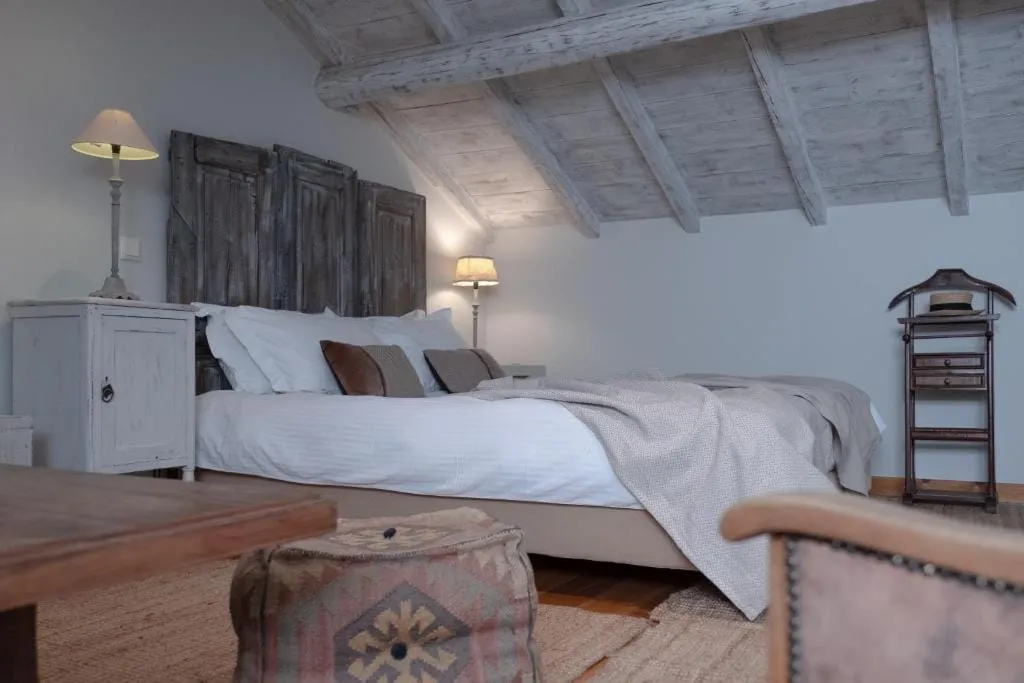 Attic Suite with Balcony in Adiandi Building ( 3rd floor )