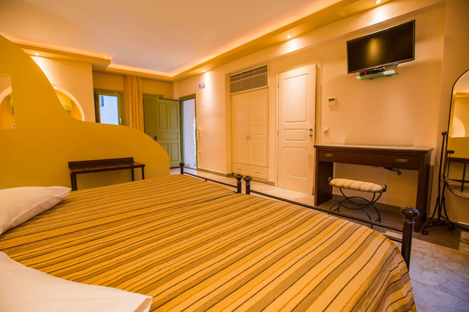 Anassa Deluxe