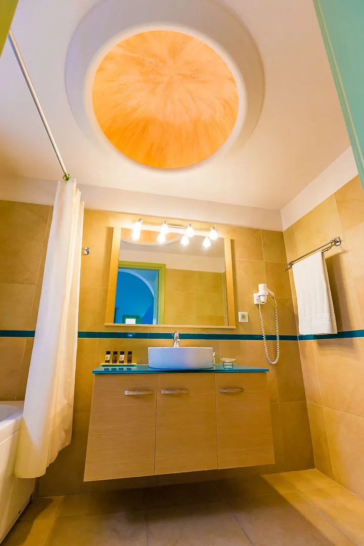 Honeymoon Suite