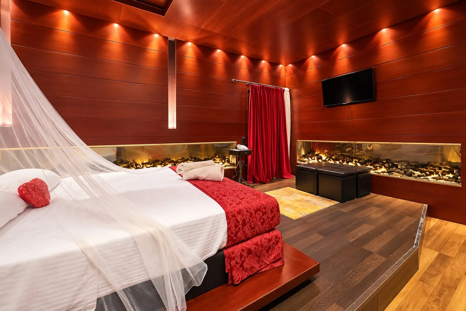 Deluxe Suite with Jacuzzi