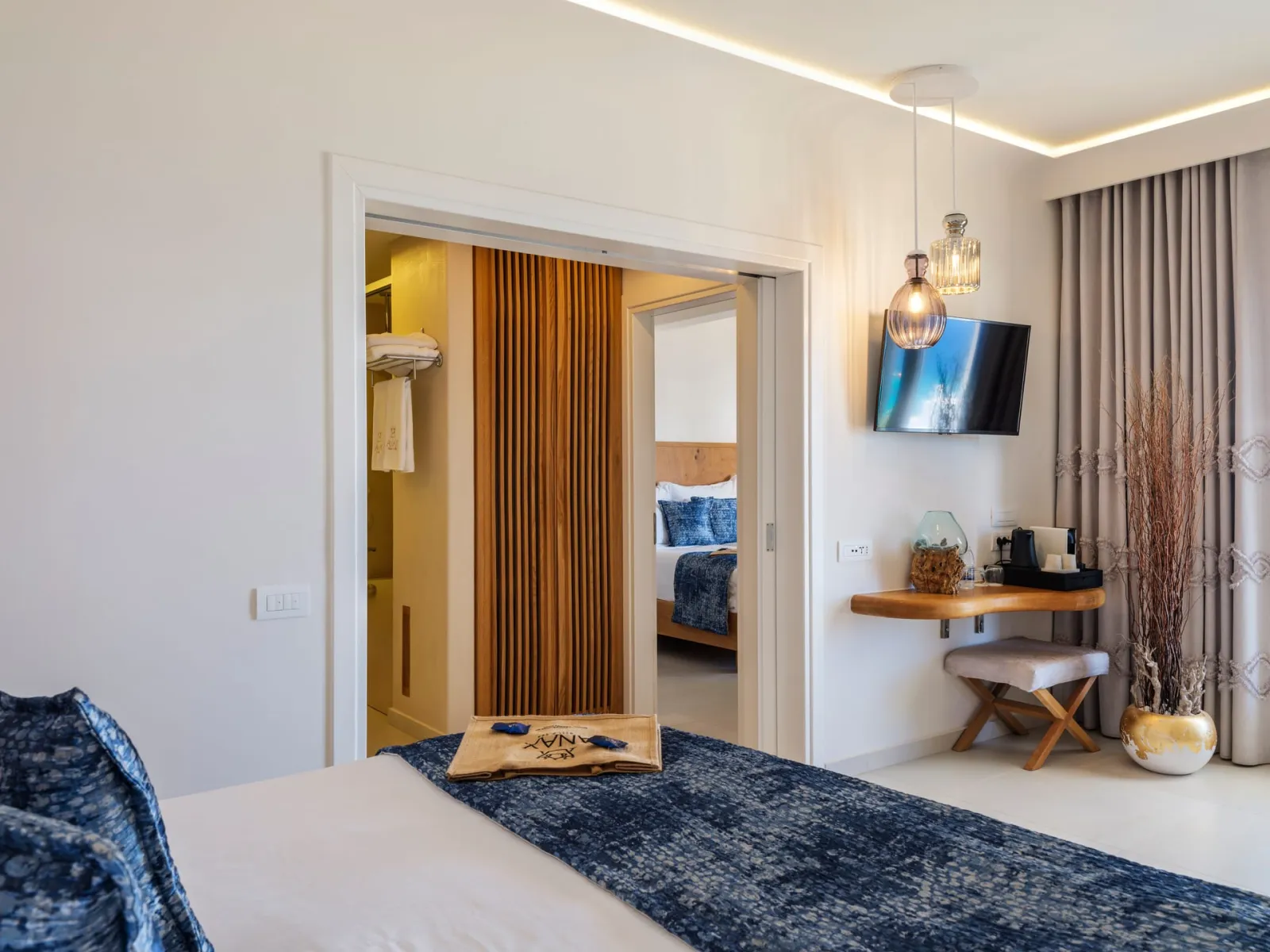 Executive 2 Bedroom Suite [Side Sea View]