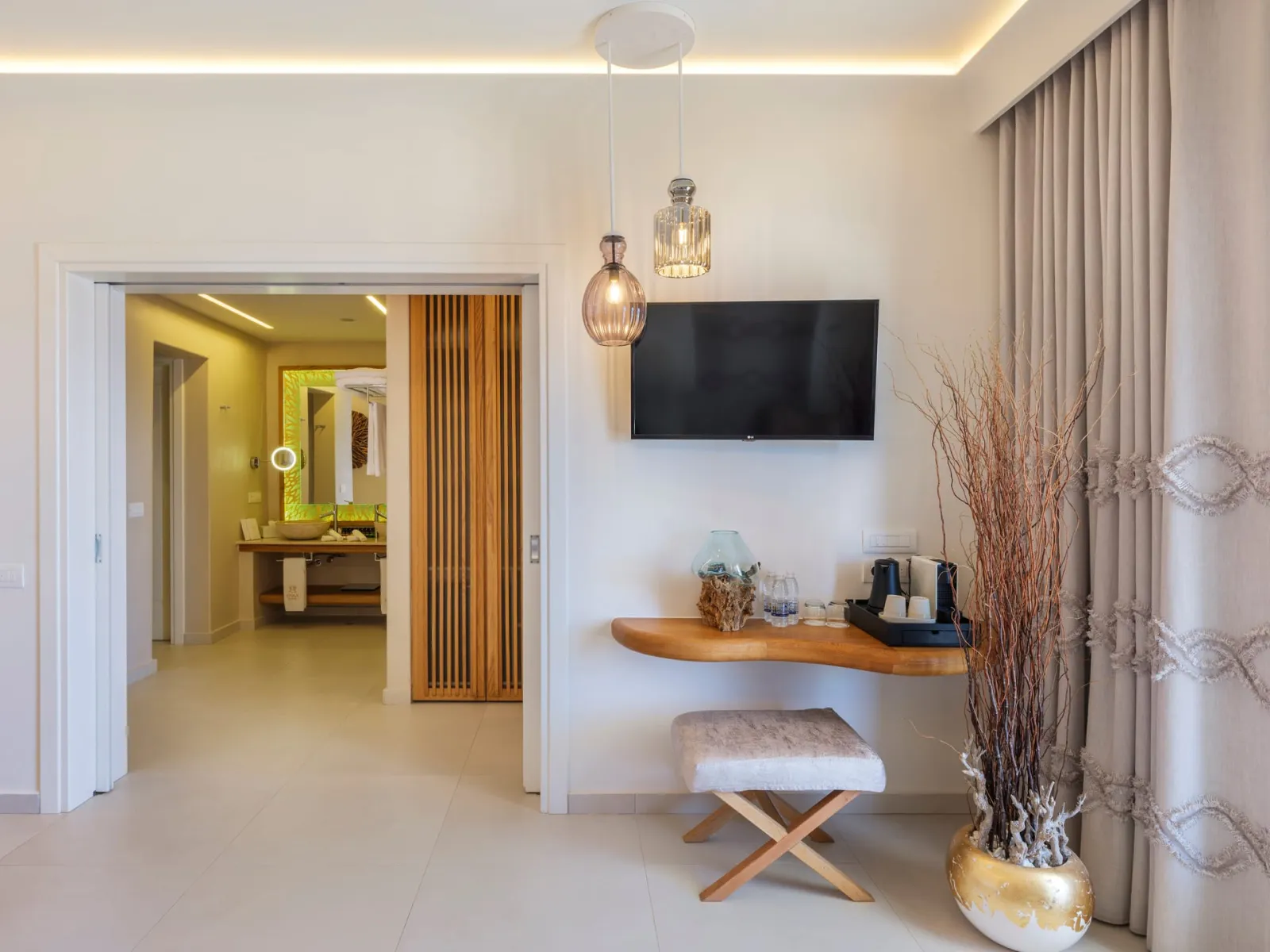 Executive 2 Bedroom Suite [Side Sea View]