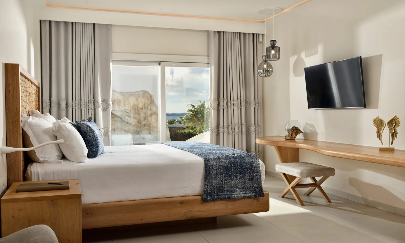 Exclusive 2 Bedroom Suite with Private Pool [Side Sea View]