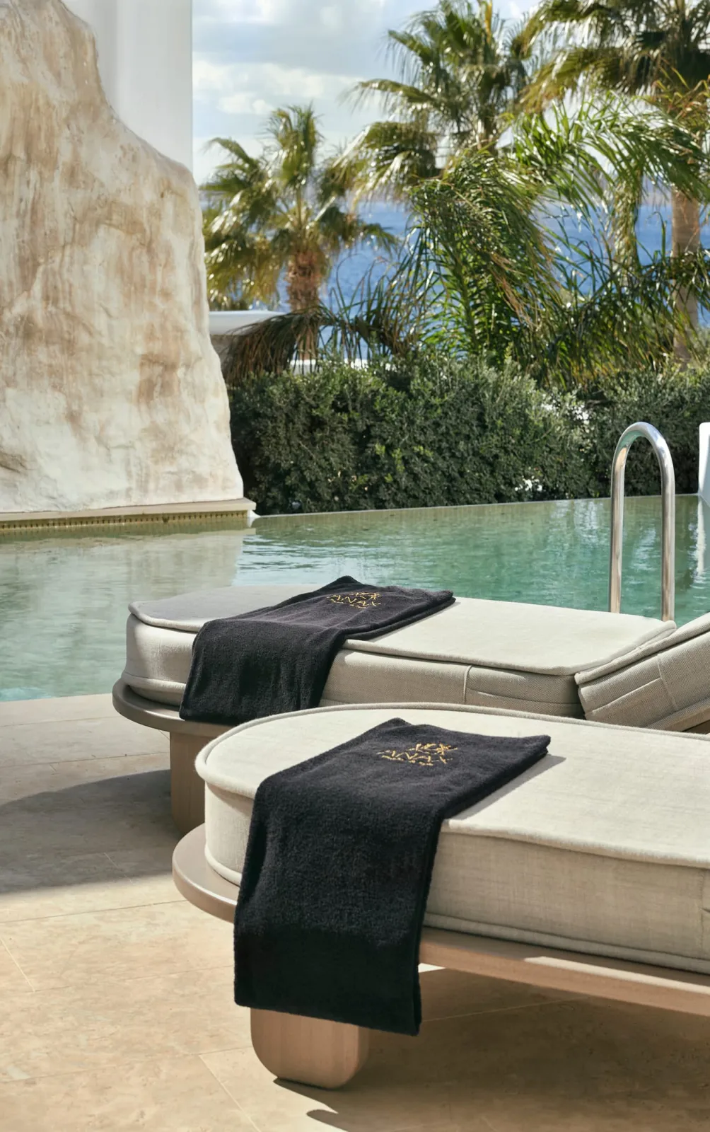 Exclusive 2 Bedroom Suite with Private Pool [Side Sea View]