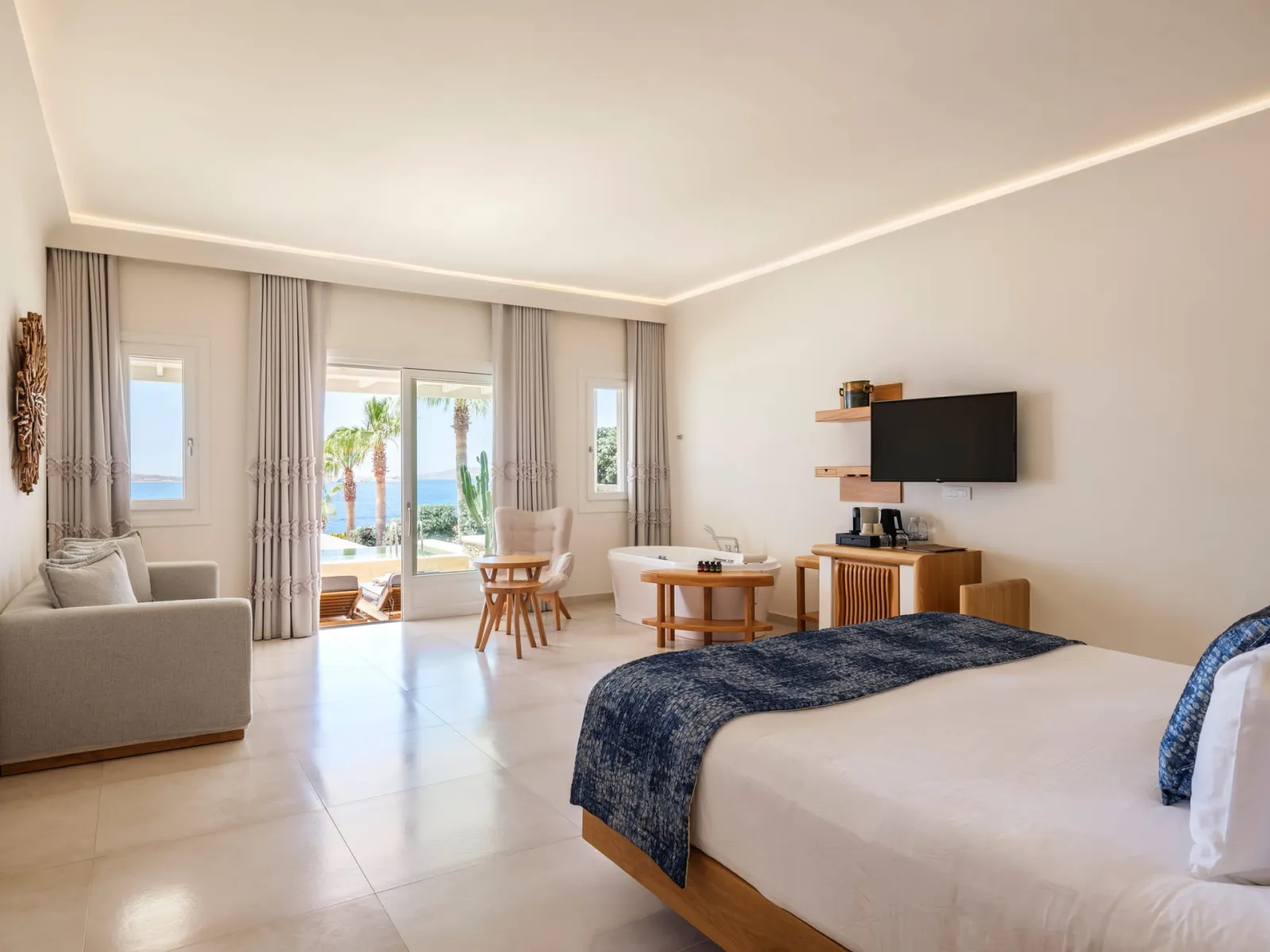 Luxury Suite with Swimming Pool