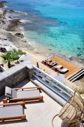 Luxury Beachfront Suite with Outdoor Jacuzzi