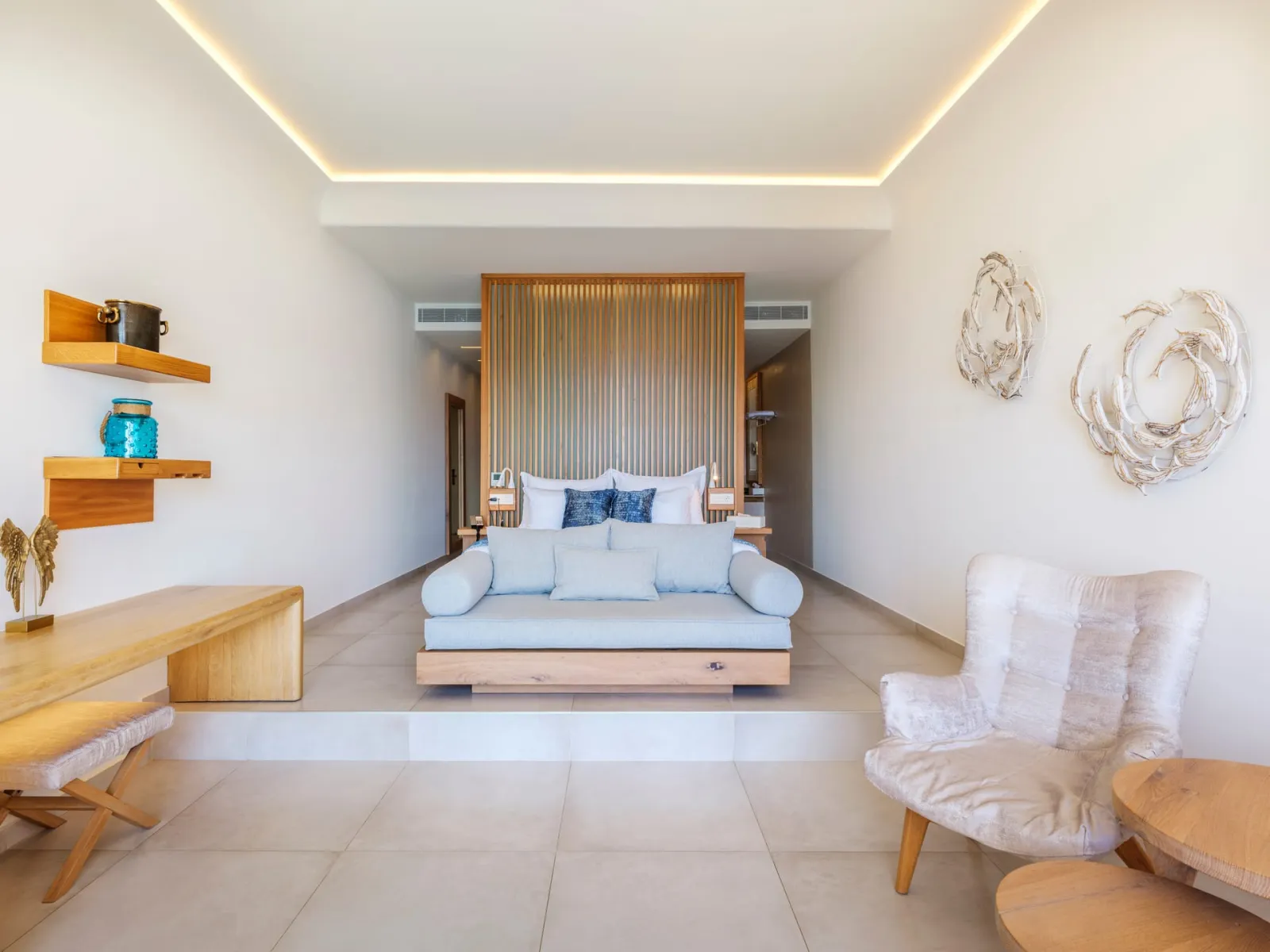 Luxury Beachfront Suite with Outdoor Jacuzzi