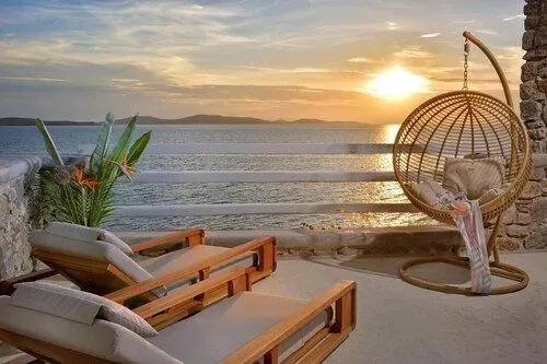 Luxury Beachfront Suite with Outdoor Jacuzzi