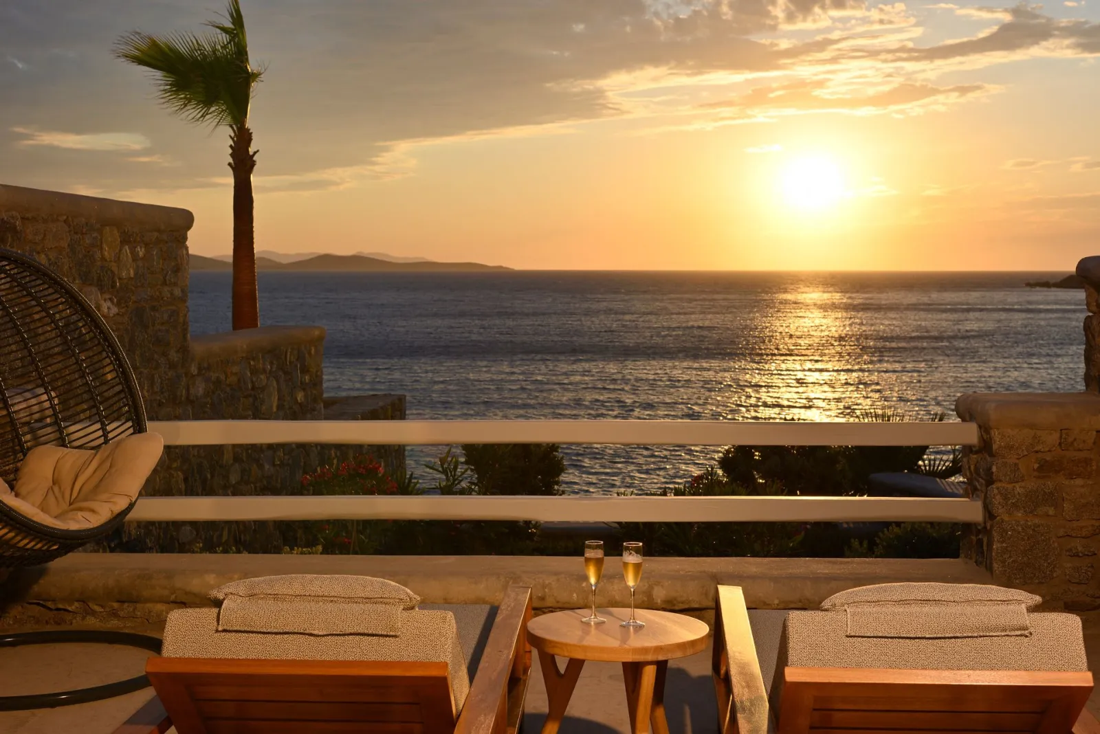 Luxury Beachfront Suite with Outdoor Jacuzzi