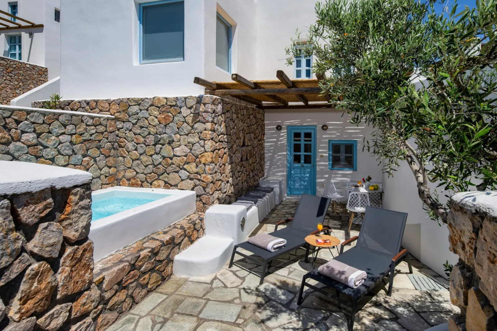 Superior with Outdoor Jacuzzi &amp; garden view