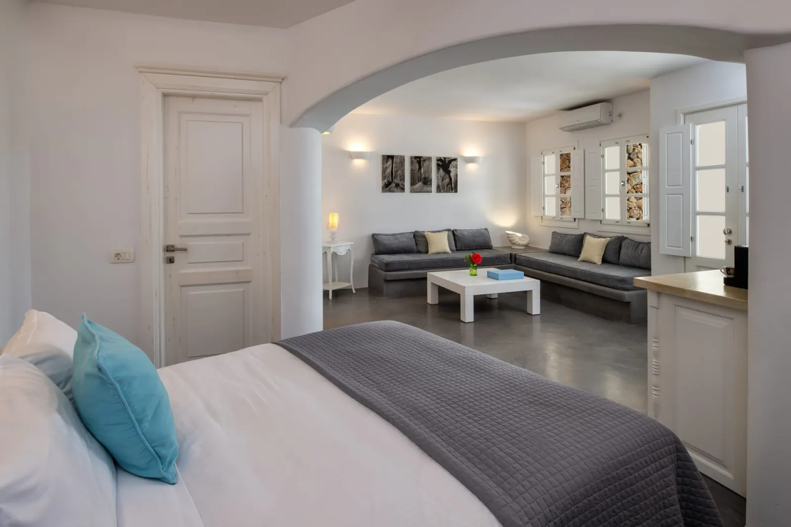 Suite with outdoor jacuzzi &amp; garden view